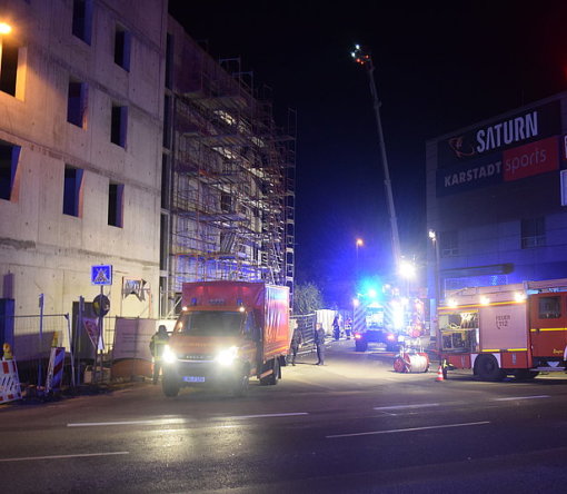 Hanau – Feuer auf dem Dach eines Neubaus
